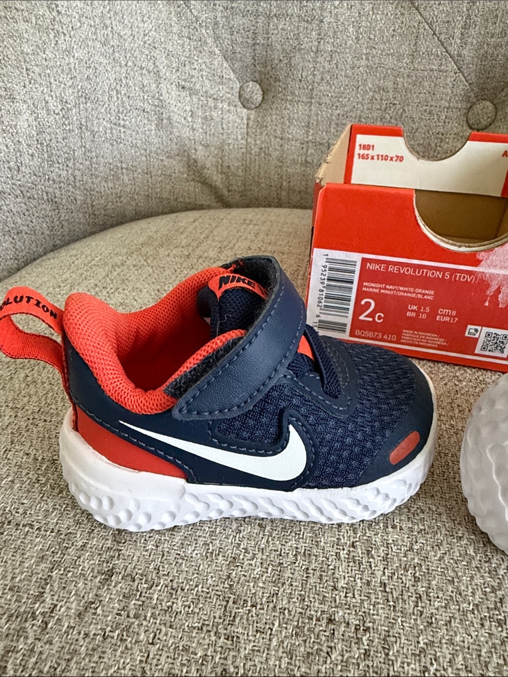 Nike Kids Navy & Coral Lightweight Hook-and-Loop Sneaker White Swoosh size 2C